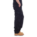 Pantalón masculino cargo, alta resistencia y durabilidad e
bolsillos con botones en los laterales y la parte trasera, negro.