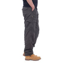 Pantalón masculino cargo, alta resistencia y durabilidad e
bolsillos con botones en los laterales y la parte trasera, verde.