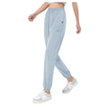 Pantalón femenino deportivo, diseñado para ofrecer comodidad y ligereza, azul.