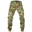 Pantalón masculino estilo jogger con diseño camuflado.
