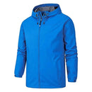 Chaqueta cortavientos deportiva para hombre.
Capucha con cordón ajustable, bolsillos para las manos con cremallera, azul.