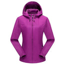 Chaqueta cortavientos para mujer con forro.
Resistente al agua y al viento e capucha con cordón, bolsillos para las manos con cremallera, lila.