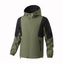 Chaqueta cortavientos deportiva para hombre, verde.
Capucha con cordón ajustable, bolsillos para las manos con cremallera.