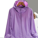 Chaqueta cortavientos ultrafina para mujer con protección UV.
Bolsillos con cremallera y capucha fija, púrpura.