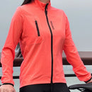 Chaqueta cortavientos para mujer en
Tejido de poliéster ligero, transpirable y repelente al agua, con
Dos bolsillos grandes en la parte inferior de la espalda para botellas de agua y otros artículos, naranja.