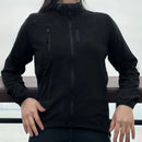 Chaqueta cortavientos para mujer en
Tejido de poliéster ligero, transpirable y repelente al agua, con
Dos bolsillos grandes en la parte inferior de la espalda para botellas de agua y otros artículos, negro.