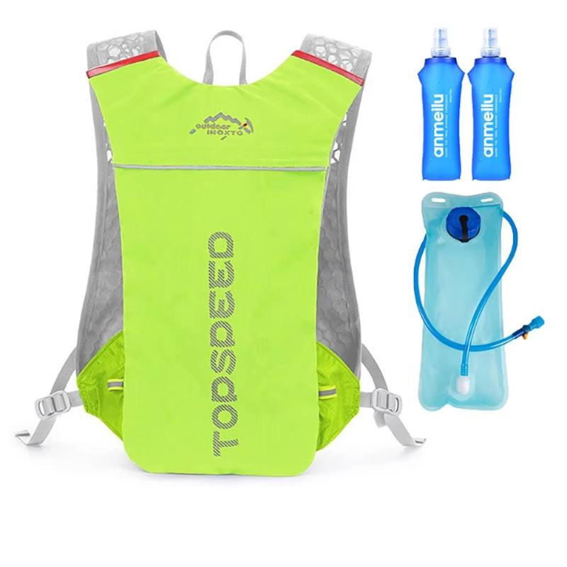 Mochila de hidratación con recambio de 2 litros y 2 botellas de 500ml.