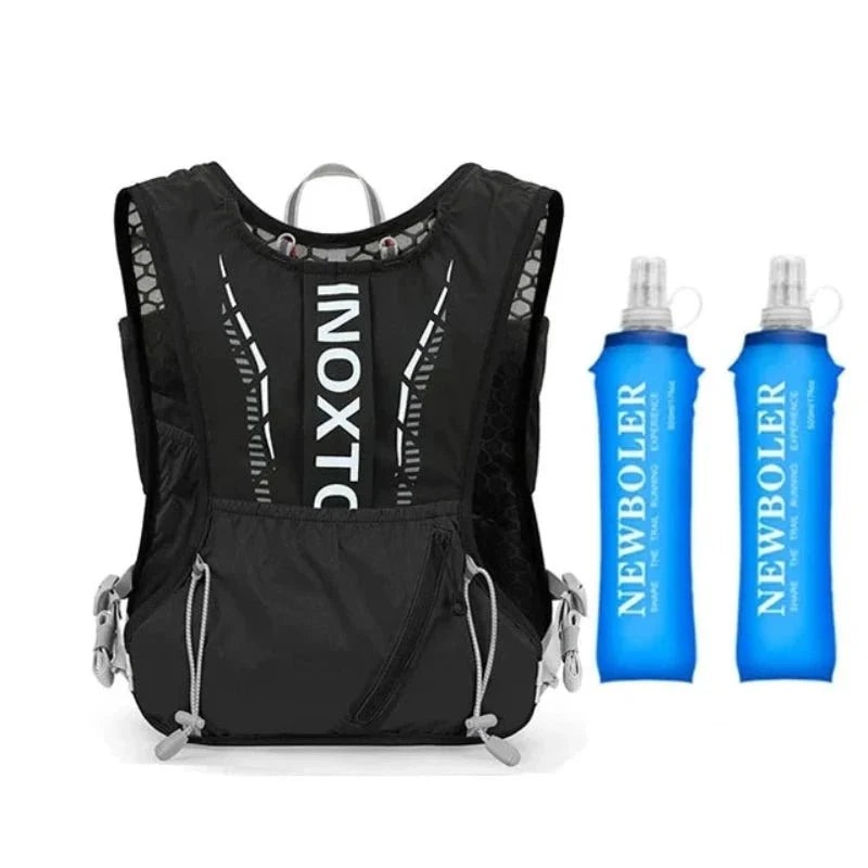Mochila de hidratación con 2 botellas de 500ml cada una.
