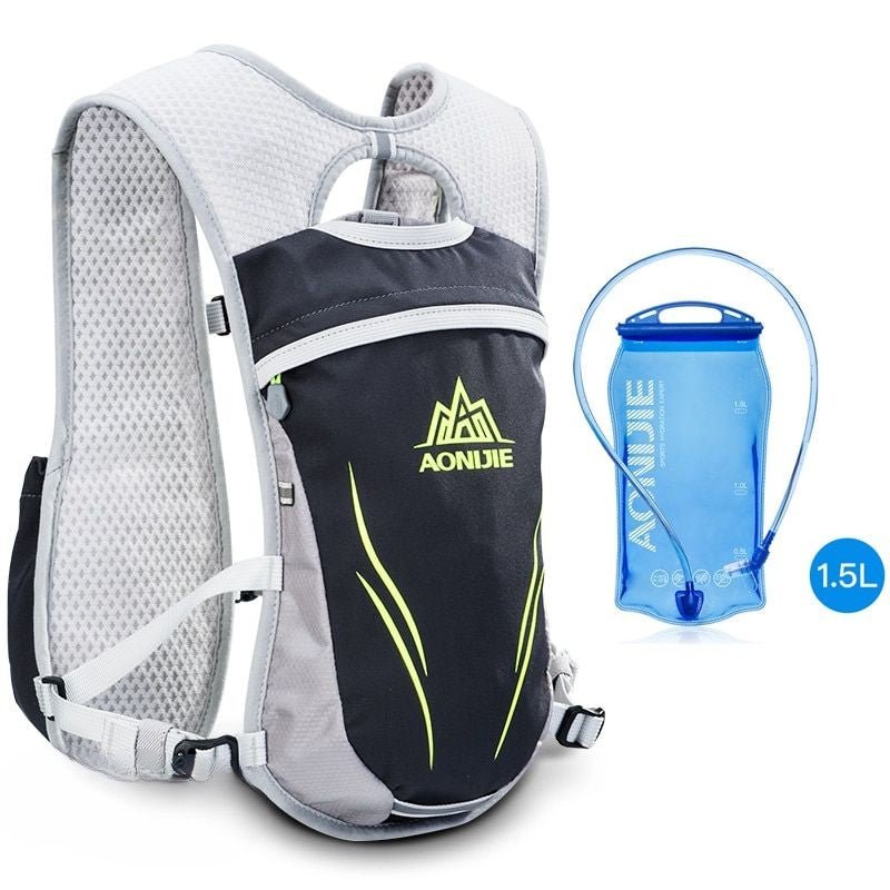Mochila de hidratación de 5 litros con recarga de agua de 1,5 litros.